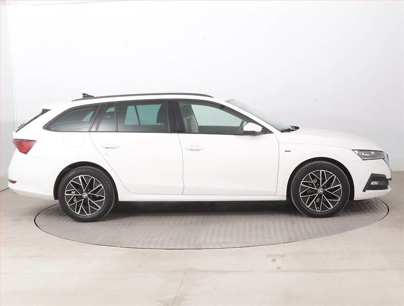 Škoda Octavia (2022) Ambition 2.0 TDI, Automat - fotka 6 z 16