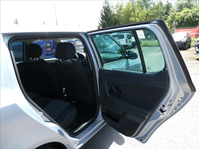 Škoda Fabia 1,2 Tsi 63kW SPORT,digi.klima - fotka 22 z 36
