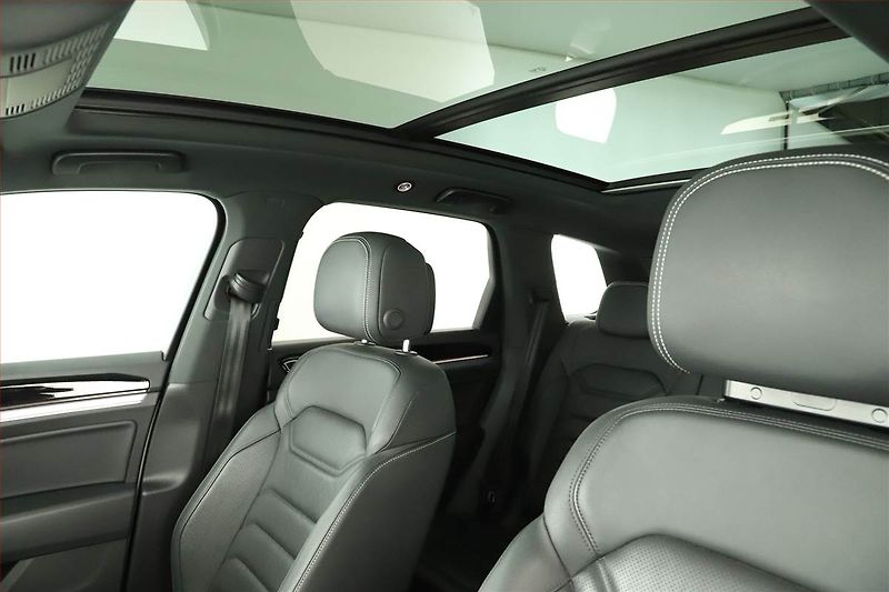 Volkswagen Touareg (2020) V8 TDI - fotka 13 z 23