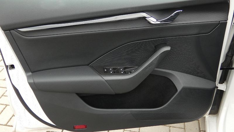Škoda Octavia Combi 2,0 TDI Ambition - fotka 8 z 22