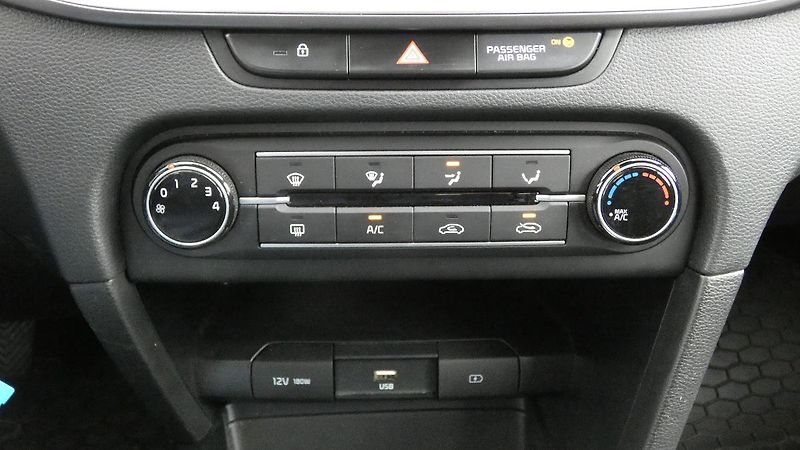 Kia Ceed 1.5 T-GDI Fresh - fotka 16 z 22