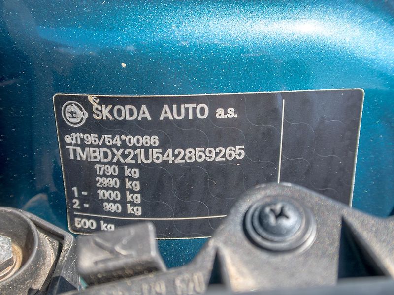 Škoda Octavia (2003) 1.6MPI 75KW – PO ROZVODECH - fotka 29 z 30