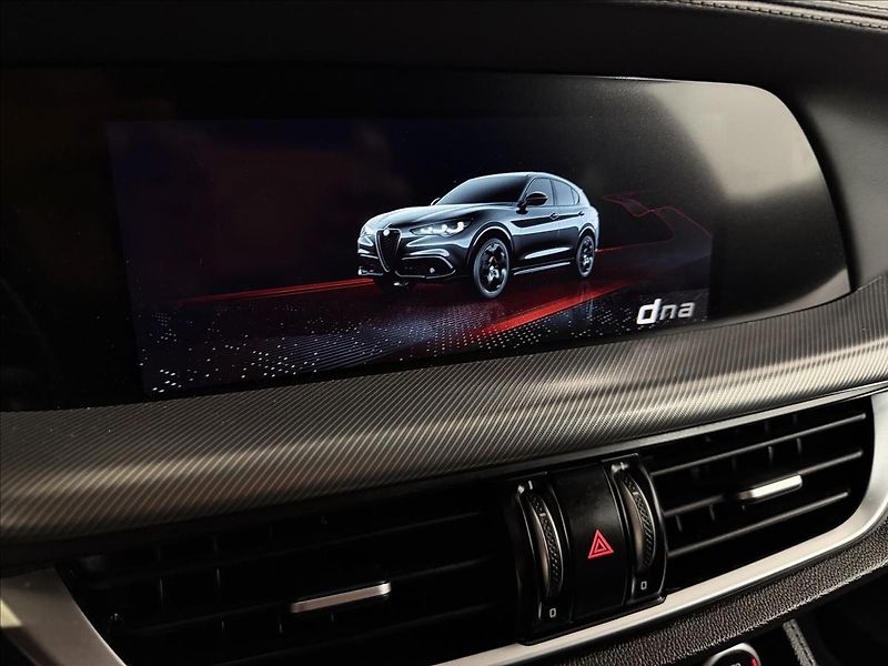 Alfa Romeo Stelvio VELOCE 206kW Q4 PANO TAŽNÉ R21 - fotka 27 z 43