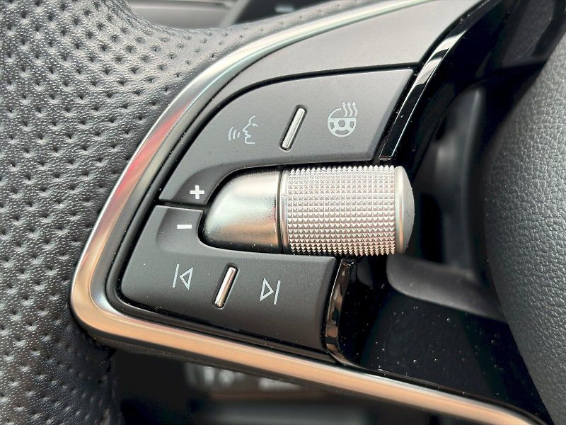 Škoda Karoq (2024) DSG 4x4 2.0 TDI / 110 kW / SPO - fotka 14 z 35