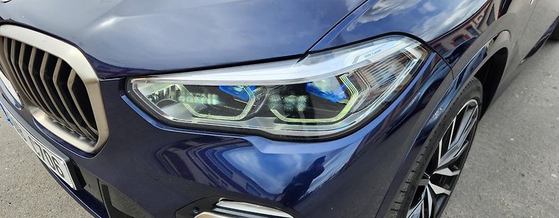 BMW X5 (2020) M50d SERVIS TAŽNÉ ČR IDIVIDUAL - fotka 30 z 48
