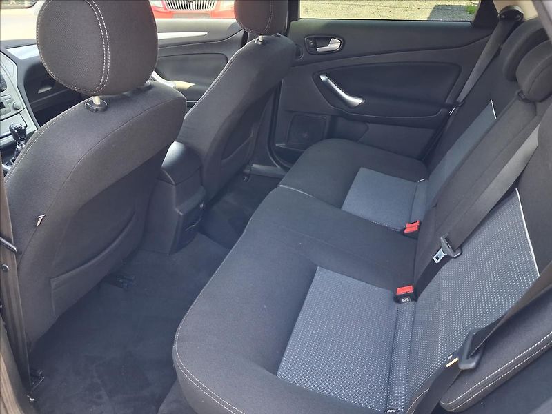 Ford Mondeo 2,0 103kw - fotka 8 z 13
