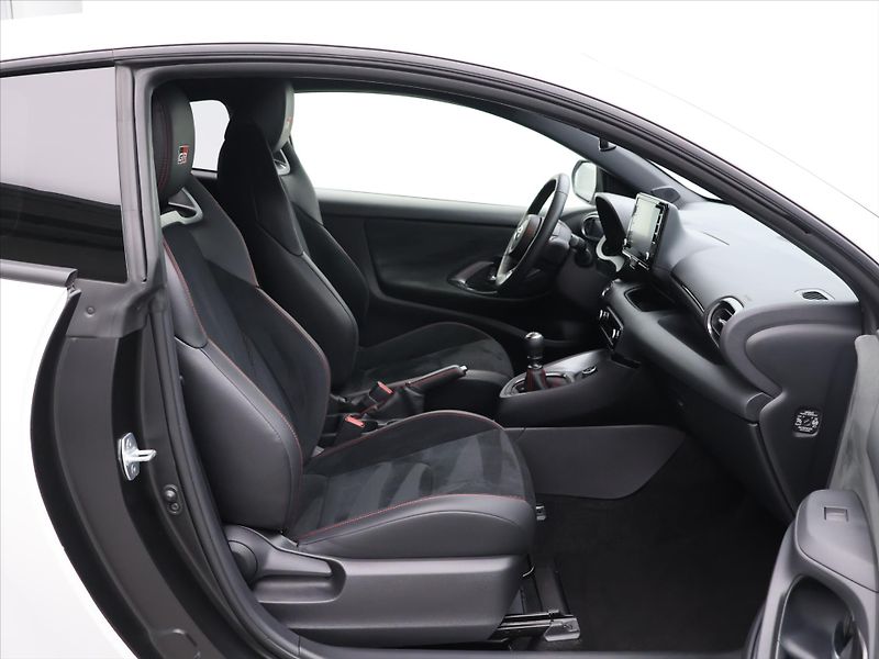 Toyota Yaris 1,6 Turbo AWD GR Four Circuit - fotka 10 z 25