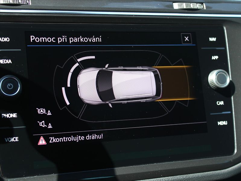 Volkswagen Tiguan 2,0 TDi 4Mot DSG R-Line Tov.Zá - fotka 15 z 19