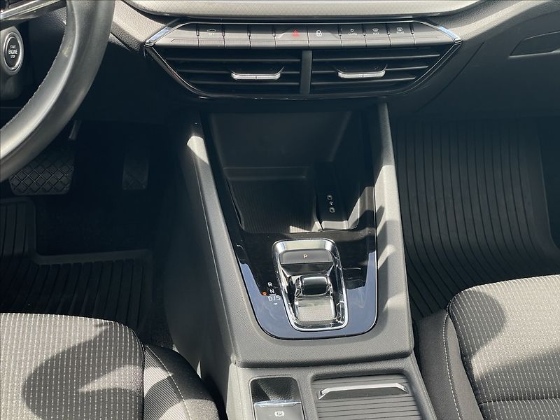 Škoda Octavia 2,0 TDI DSG Ambition Plus LED - fotka 12 z 22