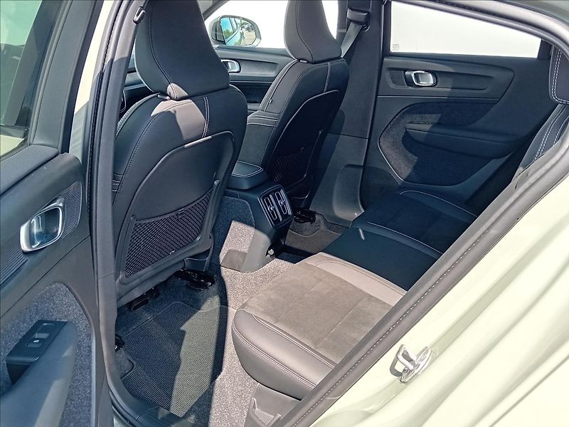 Volvo C40 1,0 AWD RECHARGE ULTIMATE - fotka 13 z 25