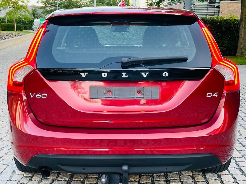 Volvo V60 2.0D4 5VÁLEC SERVISKA TAŽNÉ - fotka 15 z 48
