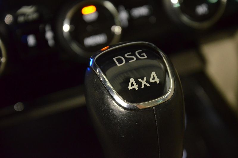 Škoda Superb (2022) 2.0TDI 147kW 4x4 L&K DSG kombi - fotka 22 z 26