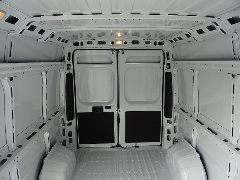 Peugeot Boxer (2026) Furgon 3500 L3H2 BHDi 140 MAN6 - fotka 11 z 34