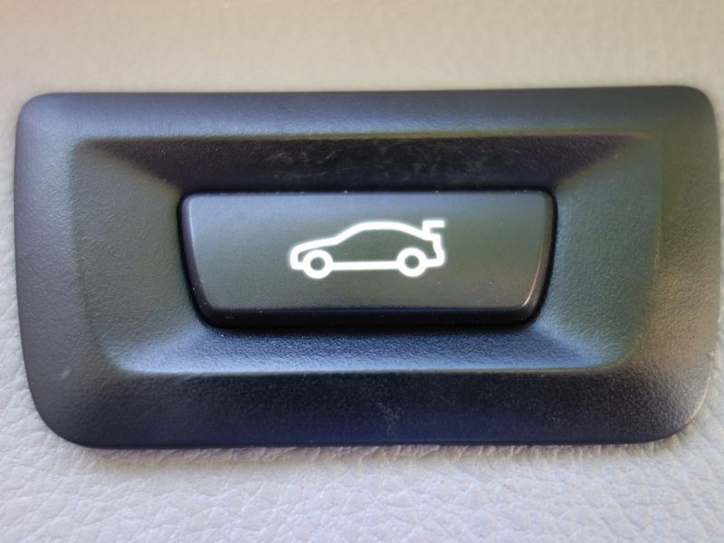 BMW Řada 3 (2018) 318d 110kW -FULL LED-DPH - fotka 29 z 37