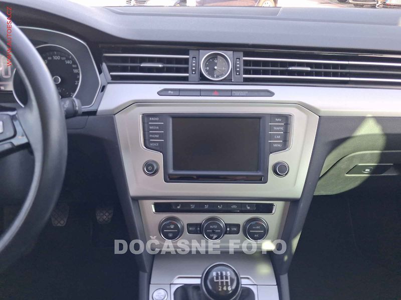 Volkswagen Passat (2015) 2.0 TDi, Comfortline, navi - fotka 12 z 18