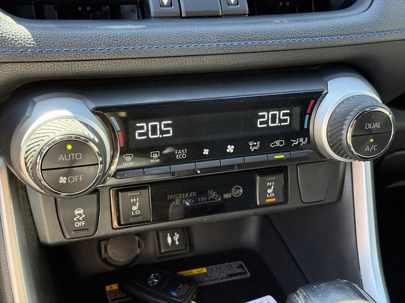 Toyota RAV4 2,5 Selection - fotka 16 z 20