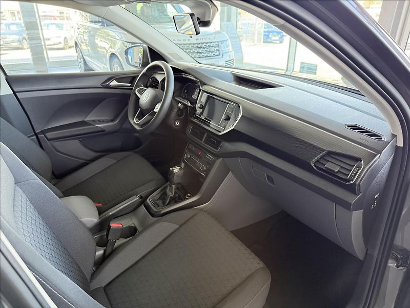 Volkswagen T-Cross 1,0   TSI 81kW,DSG,1.MAJ,SERVI - fotka 8 z 28