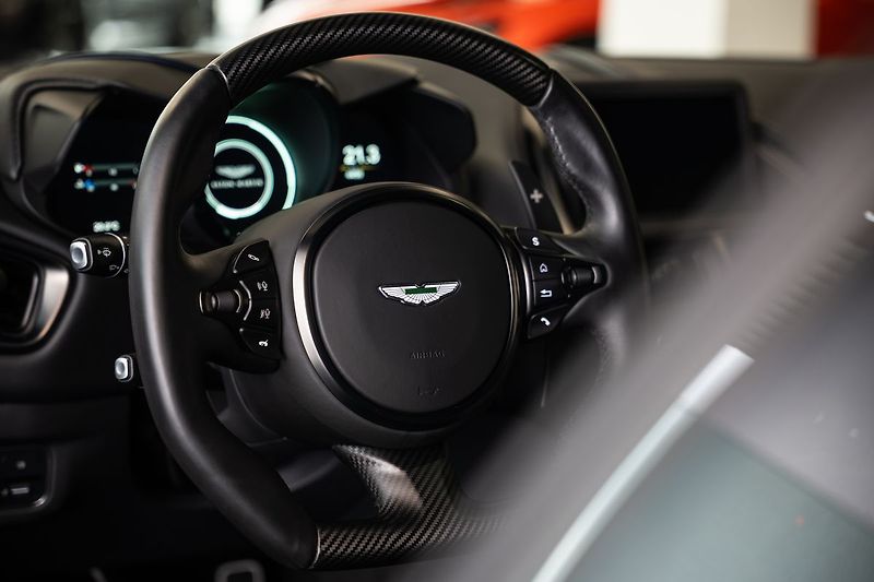 Aston Martin DBS - fotka 21 z 31