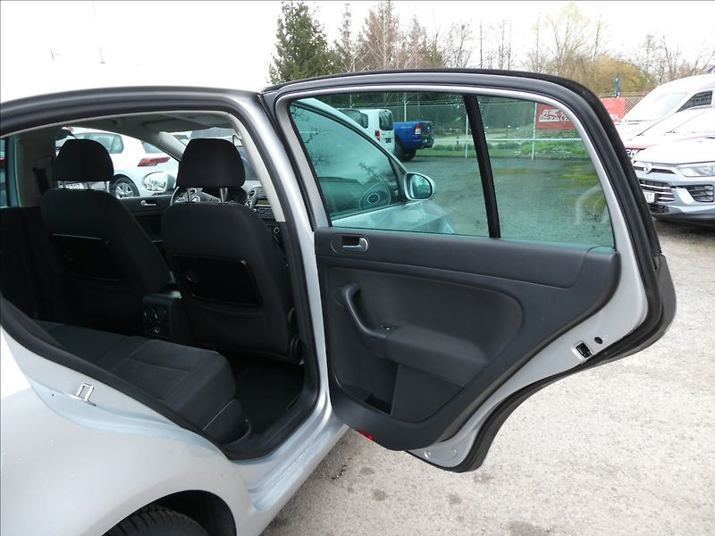 Volkswagen Golf Plus 1,4 TSi 90W digi.klima - fotka 19 z 31