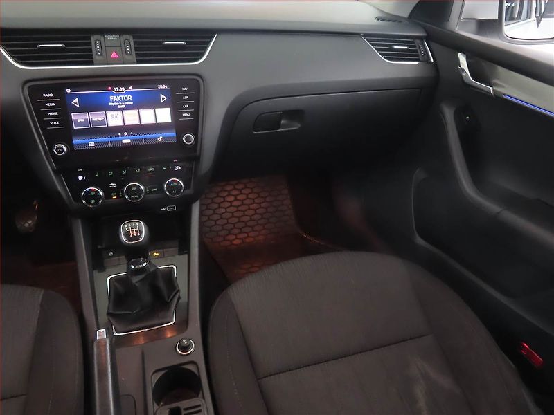 Škoda Octavia (2018) Ambition Plus 1.5 TSI, Navi - fotka 8 z 17