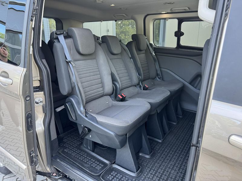 Ford Tourneo Custom (2021) 2,0 ECOBLUE HYBRID L2 - fotka 16 z 25
