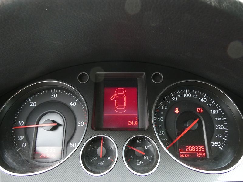Volkswagen Passat 2,0 TDi 103kW Comfort,NAVI,TZ - fotka 28 z 38