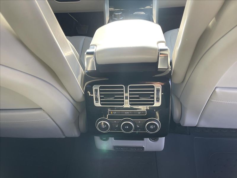 Land Rover Range Rover 4,4 SDV8 250kw VOGUE, CZauto - fotka 13 z 42
