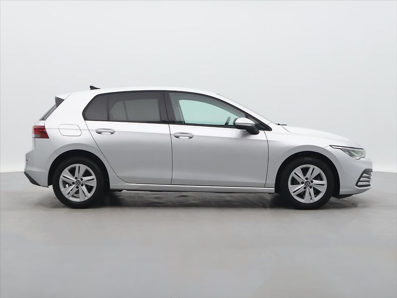 Volkswagen Golf 1,0 TSI 81kW Life M6 - fotka 8 z 33