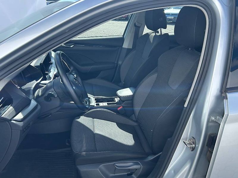 Škoda Octavia Ambition 6MP 2,0TDI - fotka 6 z 23