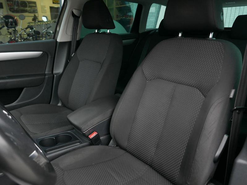 Volkswagen Passat 1,6 TDI 77kW Kombi - fotka 17 z 38