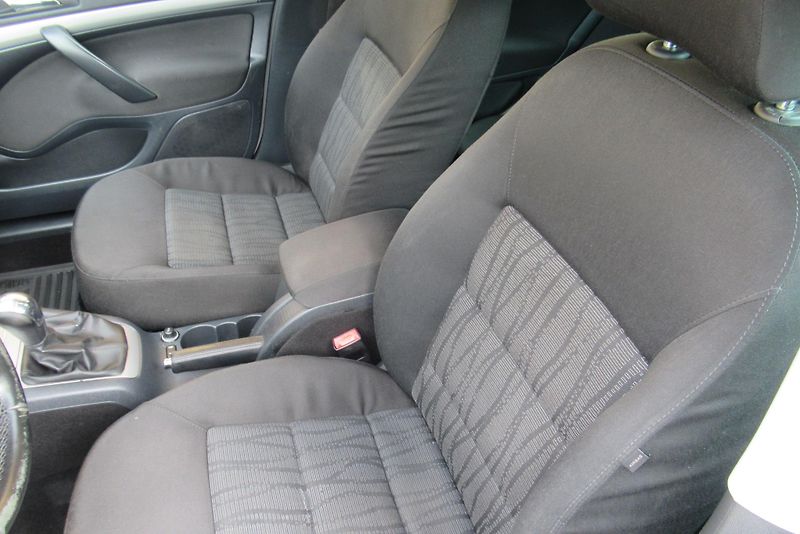 Škoda Octavia 1.6 TDi ELEGANCE AUT. KLIMA - fotka 15 z 20
