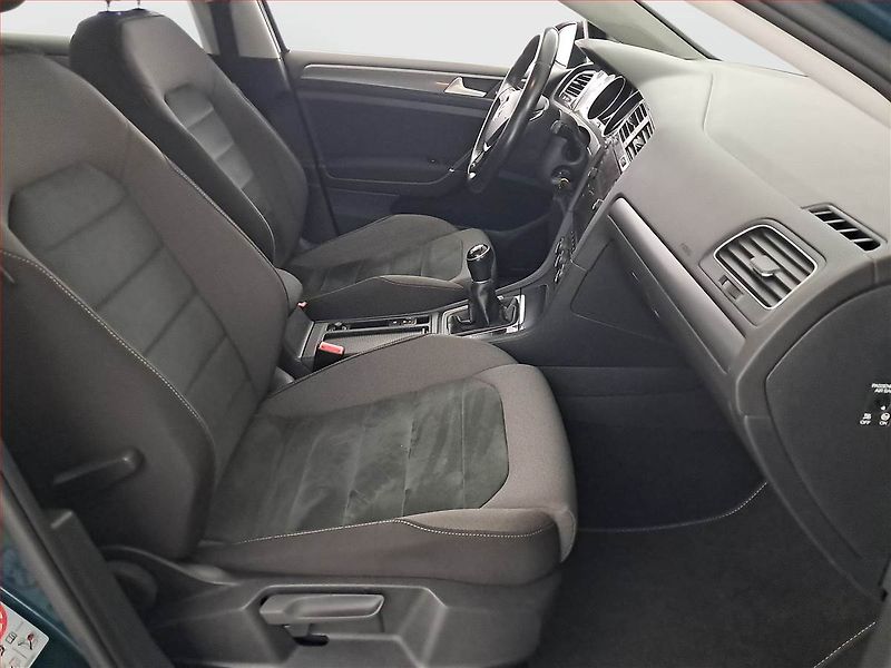 Volkswagen Golf (2018) 1.0 TSI, Serv.kniha, Kůže - fotka 9 z 16