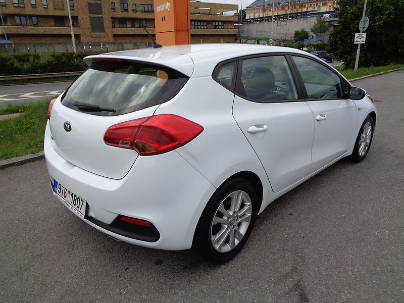Kia Ceed (2015) 1.4  CVVT,KOUPENO ČR,1.MAJITEL - fotka 6 z 12