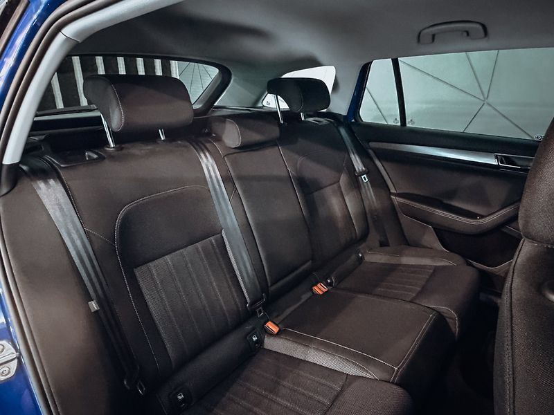 Škoda Superb 2.0 TDI 110kW Style Combi - fotka 27 z 30