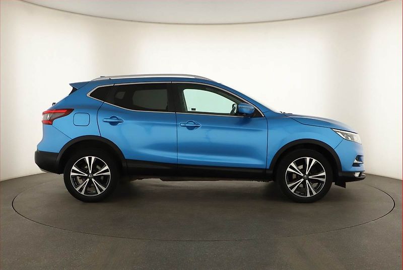 Nissan Qashqai (2018) 1.2 DIG-T, Navi, Tempomat - fotka 6 z 26