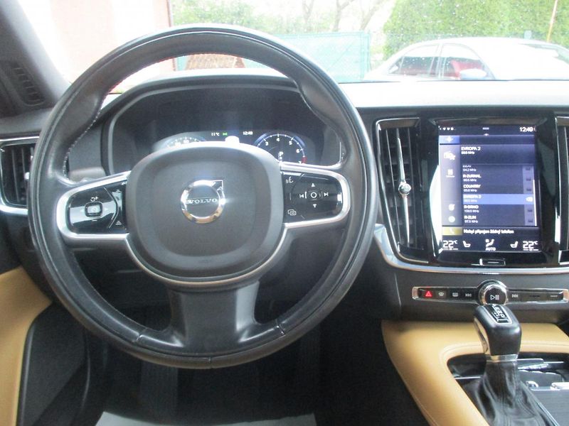 Volvo V90 T6 CROSS COUNTRY PRO 246kW - fotka 23 z 47
