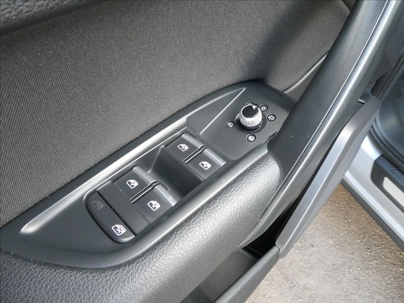 Audi Q5 2,0 TDi 120kW quattro,po servi - fotka 34 z 46
