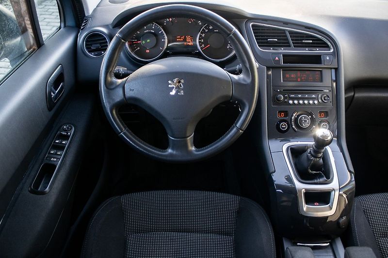 Peugeot 5008 - fotka 11 z 16