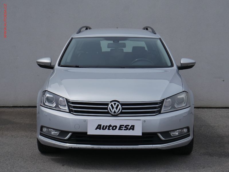 Volkswagen Passat (2013) 2.0TDi, Comfortline, DSG - fotka 2 z 20