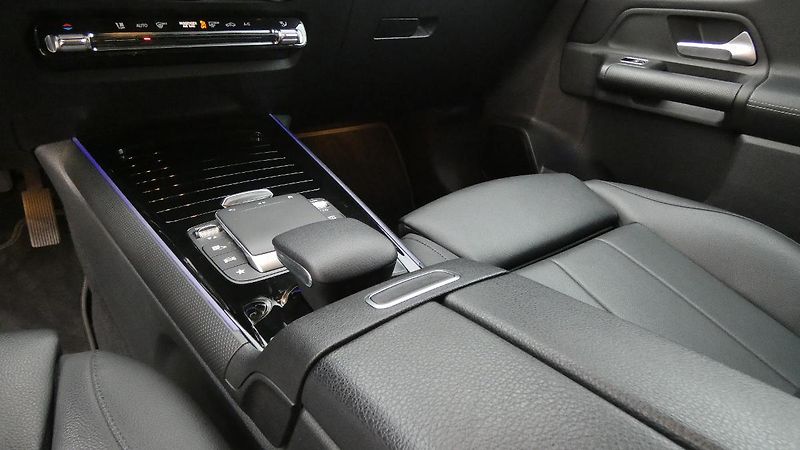 Mercedes-Benz GLB 200d 4MATIC - fotka 6 z 24