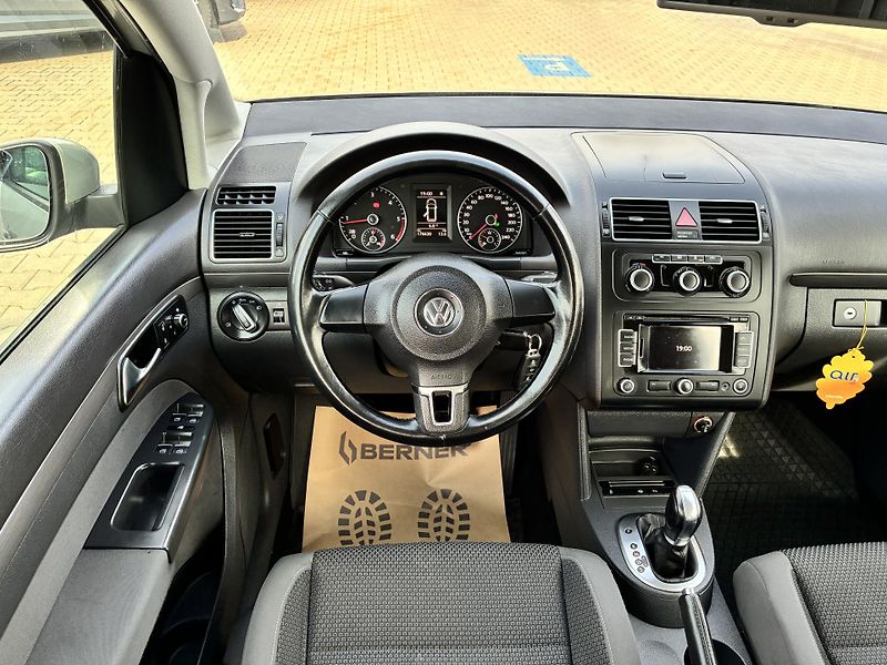 Volkswagen Touran 2.0TDi 103kW DSG NEZÁVISLÉ TOP - fotka 16 z 29