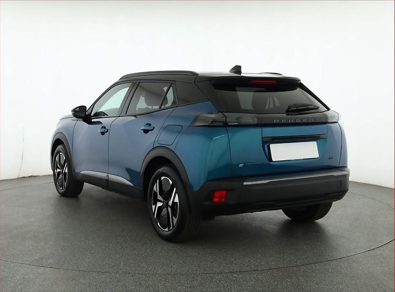 Peugeot 2008 (2025) 54 kWh, SoH 98%, digi klima - fotka 4 z 20