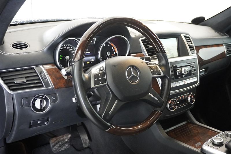 Mercedes-Benz GL (2014) GL500 4,7I V8 4MATIC AUT. - fotka 14 z 33