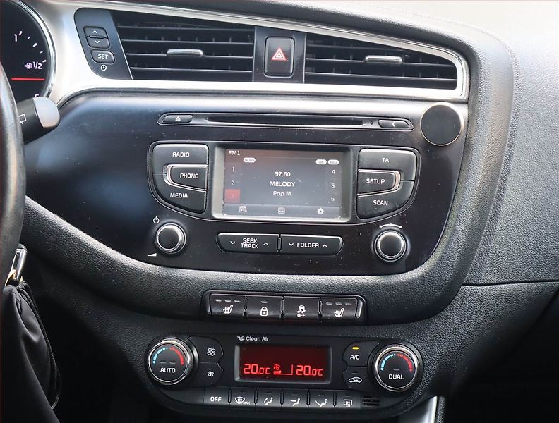 Kia Ceed (2017) 1.6 GDI, Serv.kniha, Tempomat - fotka 12 z 16