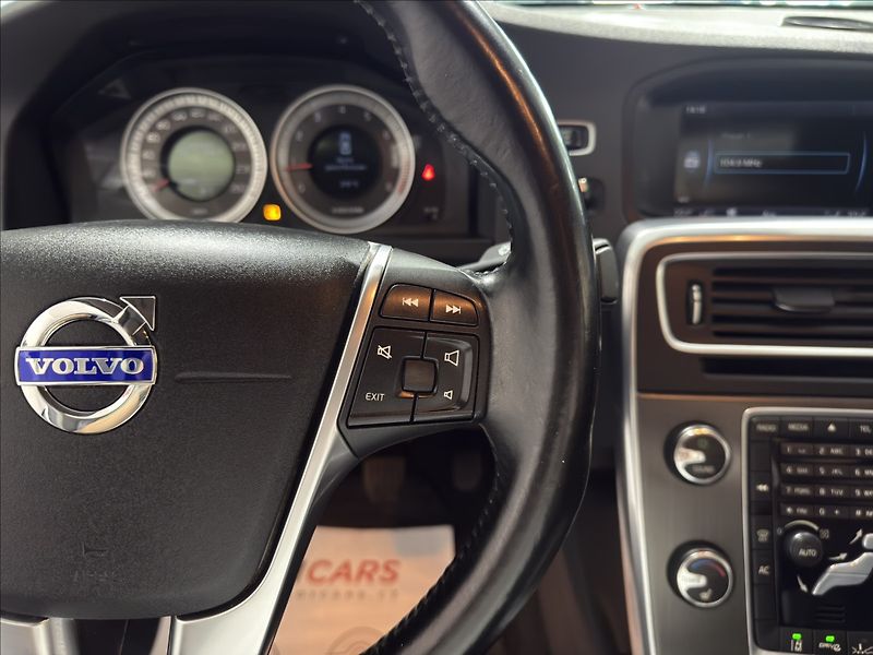Volvo S60 1,6   T3 SUMMUM XENON BLIS - fotka 10 z 33