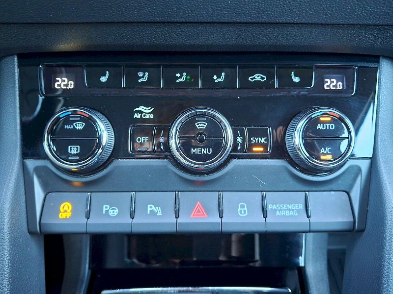 Škoda Karoq (2020) Style DSG 1,5TSi 110kW - fotka 27 z 35