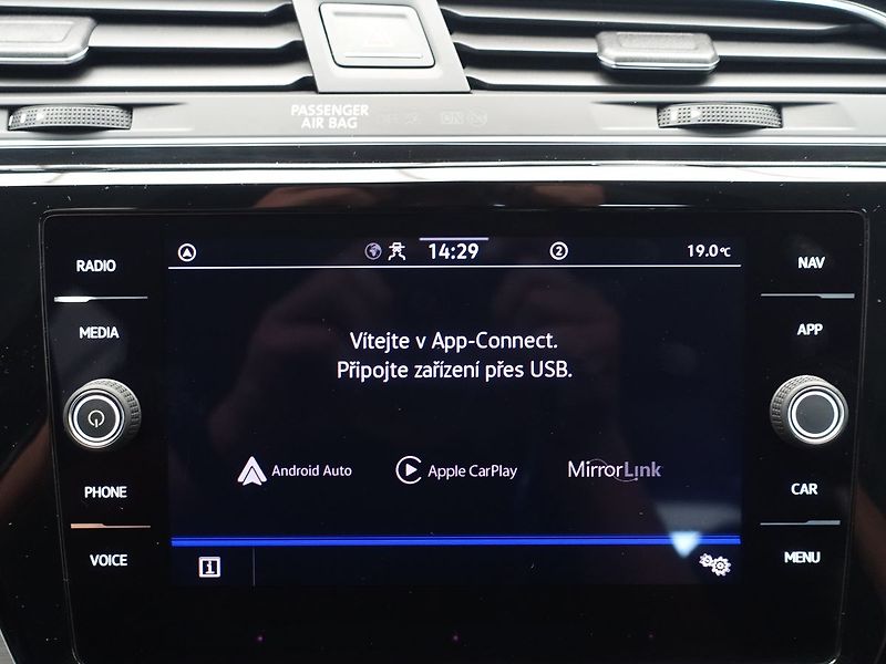Volkswagen Touran 2.0 TDi, DSG, LED SVĚTLA - fotka 15 z 36