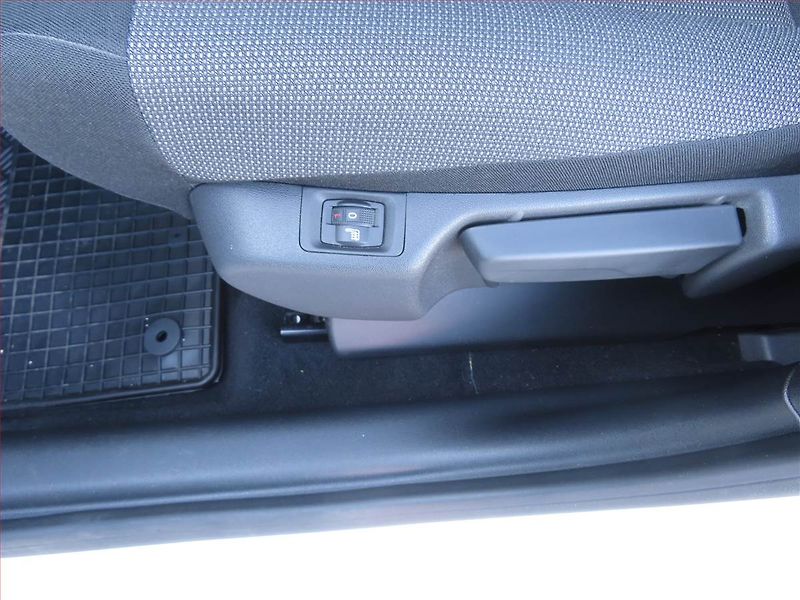 Citroën C3 Aircross (2023) C-Series 1.2 PureTech - fotka 16 z 19