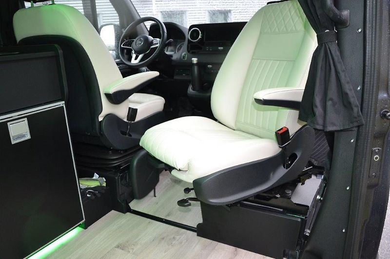 Mercedes-Benz Sprinter Sprinter 319  Camper V6 4x4 - fotka 56 z 86