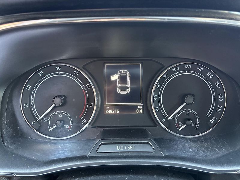 Škoda Fabia 1.0TSI-81KW,1.MAJITEL,STYLE... - fotka 13 z 20